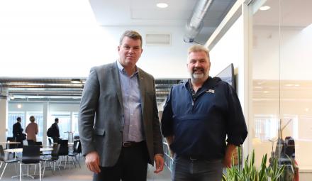 LO President Hans-Christian Gabrielsen and Aslak Tveito, Director of Simula (Photo: Simula/Fanny Klang) LO President Hans-Christian Gabrielsen and Aslak Tveito, Director of Simula (Photo: Simula/Fanny Klang)